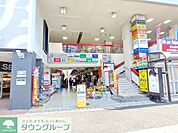 徒歩29分。ショッピングセンター 2260m