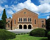 一橋大学 396m
