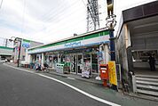 ファミリーマート府中紅葉丘店 562m