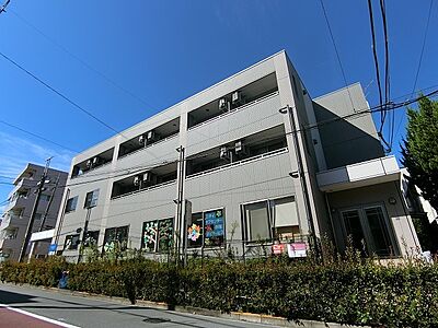 外観：☆南向き3階建てマンション☆