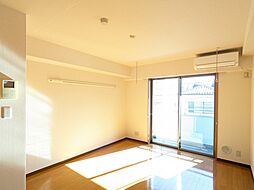 サウスウィル 201 2階1Kのリビング/ダイニング