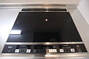 ★コンロ：2口ＩＨ・1口ラジエントヒーター