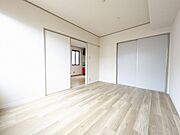 南側洋室6帖　和室を洋室にリフォームしました！