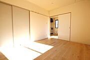 南側洋室6帖　和室を洋室にリフォームしました！