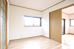 ベルエキップIII 202 2階2DKのリビング/ダイニング