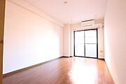 明るい印象のお部屋です
