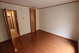 トルーブ八幡 105 1階1Kのリビング/ダイニング