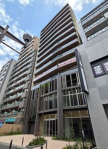 外観:外観★(住戸エントランスは本写真の裏手です)※AI青空加工を行っております。 外観:外観★(住戸エントランスは本写真の裏手です)※AI青空加工を行っております。