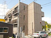 淡い色合いの瀟洒な外観です
