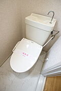 温水洗浄機能付き。