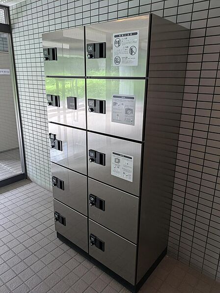 荷物の受け取りも安心の宅配ボックス♪