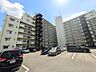 外観：大規模マンションならではの存在感ある佇まい。敷地にもゆとりが感じられます。
