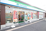 ファミリーマート 六会日大駅前店まで450ｍ