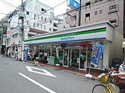 ファミリーマート 新丸子駅前店まで500m