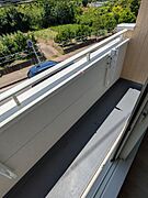 南向きで日あたりの良いバルコニーです