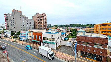 高い建物が少なく、心地よい風と光を感じられる開放的な眺望。毎日の暮らしにゆとりをもたらす爽快な景色。