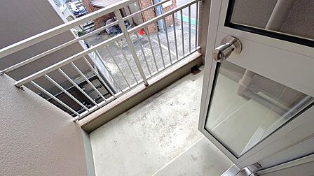 キッチン直結のミニバルコニー！生ゴミの一時置きや換気に大活躍する、主婦・主夫目線の嬉しい設計。