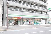 ファミリーマート 登戸駅東店まで190m