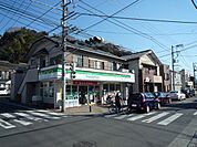 ファミリーマート 鎌倉植木店まで550ｍ