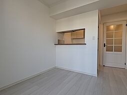 ポルト・ボヌールI 303 3階ワンルームのリビング/ダイニング