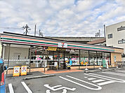 セブン－イレブン さいたま鹿手袋3丁目店まで200ｍ