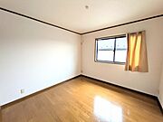 小窓付きのお部屋♪