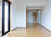 別室参考写真／洋室とダイニングはつなげての使用も引き戸で区切っての使用もできます！