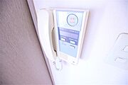 来訪者のわかるインターホン付き