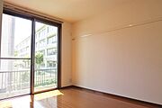 洋室　8帖
