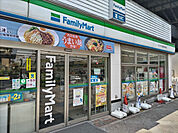 ファミリーマート ビッグサン南越谷駅前店まで200ｍ