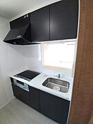 対面式のシステムキッチン※同タイプ参考写真