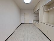 バルコニー側からみた居室6帖☆