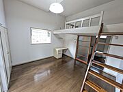 日当たりの良い南向きの洋室8帖☆