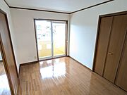 ★★南側、6帖の洋室です♪★★