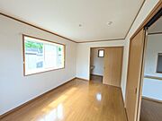 ★★6.7帖の洋室です！二面採光になっています♪★★
