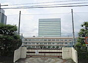 森下小学校　約400ｍ
