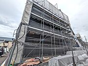 建築中