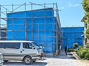 建築中