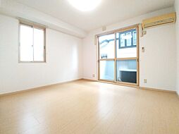 伊予鉄道市駅線 南町駅 徒歩4分の賃貸アパート 1階ワンルームのリビング/ダイニング