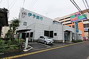 銀行