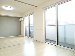 伊予鉄道郡中線 鎌田駅 徒歩3分の賃貸アパート 2階2LDKのリビング/ダイニング