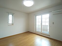 伊予鉄道横河原線 牛渕団地前駅 徒歩4分の賃貸アパート 2階1LDKのリビング/ダイニング