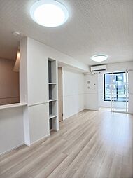 メゾン・プラチナ 102 1階1LDKのリビング/ダイニング