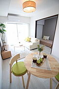 ※モデルルーム参考写真。実際のお部屋に家具、小物は付いておりません。