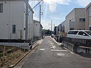 北側幅員4.6ｍ公道。建築条件付の土地ではないので、お好きなハウスメーカーで建築できます。公道に２面接道しております。閑静な住宅街でありながら、近隣には生活施設が整っているため利便性が高い立地です。
