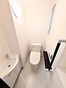 ★トイレは嬉しい洗浄機能付き便座です♪★