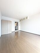 東南向き9帖の洋室です☆