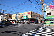 ヨークマート 立場店　290ｍ
