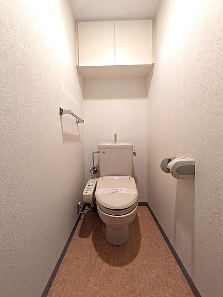多機能便座付きのトイレ♪