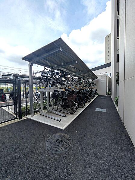 敷地内に駐輪場も完備されております♪